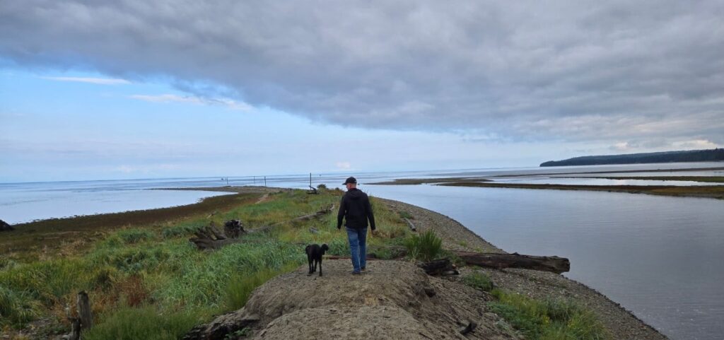 Scott and Laura (and their two dogs) came to stay with us from Canmore, Alberta. Since they live surrounded by mountains and adventure already, they came to the Island not to do more, but to do less...